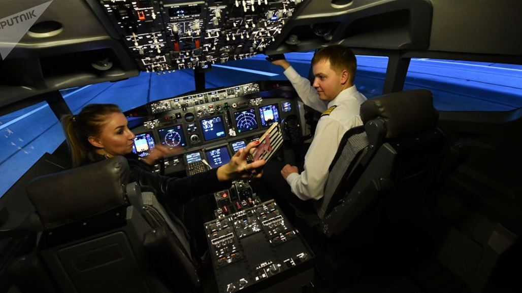 Авиатренажер видео. Авиатренажер Боинг 737. Кабина Boeing 737 авиатренажер. Пилот Боинга 737.