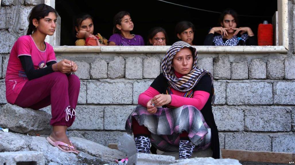 "دواعش" منشقون يقتادون مختطفات إيزيديات من العراق إلى سوريا