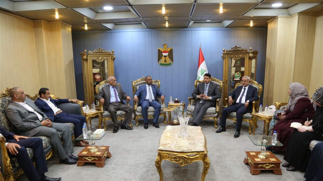 الأمين العام لمجلس الوزراء يؤكد دعم الحكومة لمطالب جميع المحافظات