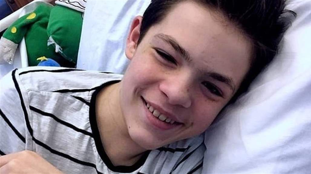 بالصور... مزيل عرق يوقظ صبيا من غيبوبة استمرت 3 أسابيع!