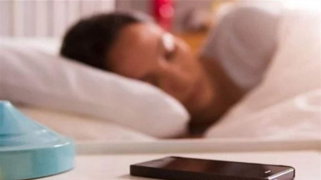 الاعلام الرقمي: تحذيرات جديدة من اصطحاب الهاتف لغرف النوم 