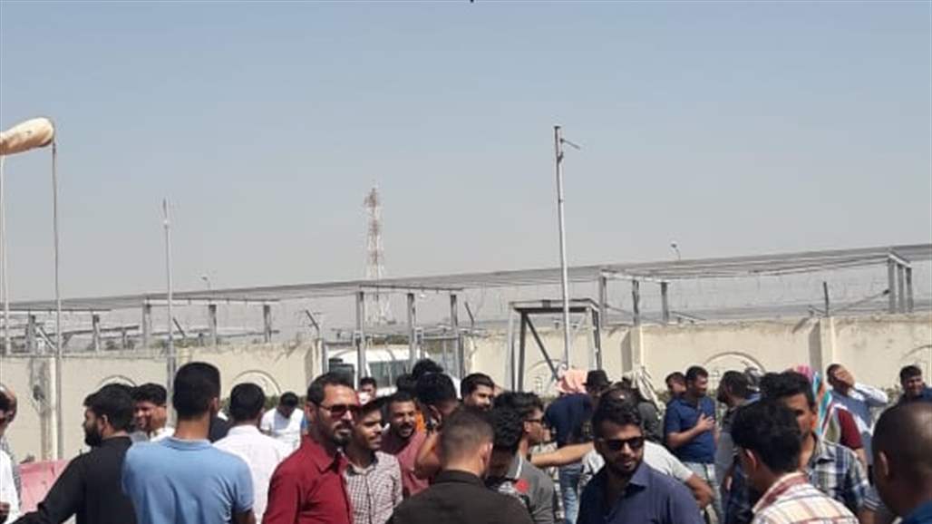 موظفو عقود في غاز الجنوب يتظاهرون احتجاجاً على إنهاء عقودهم