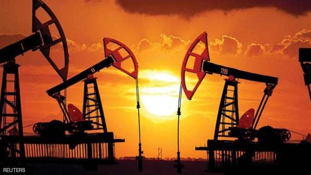 النفط يرتفع إثر تراجع الدولار