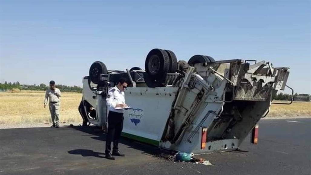 اصابة ثلاثة اشخاص بإنقلاب عجلة نفايات في السليمانية