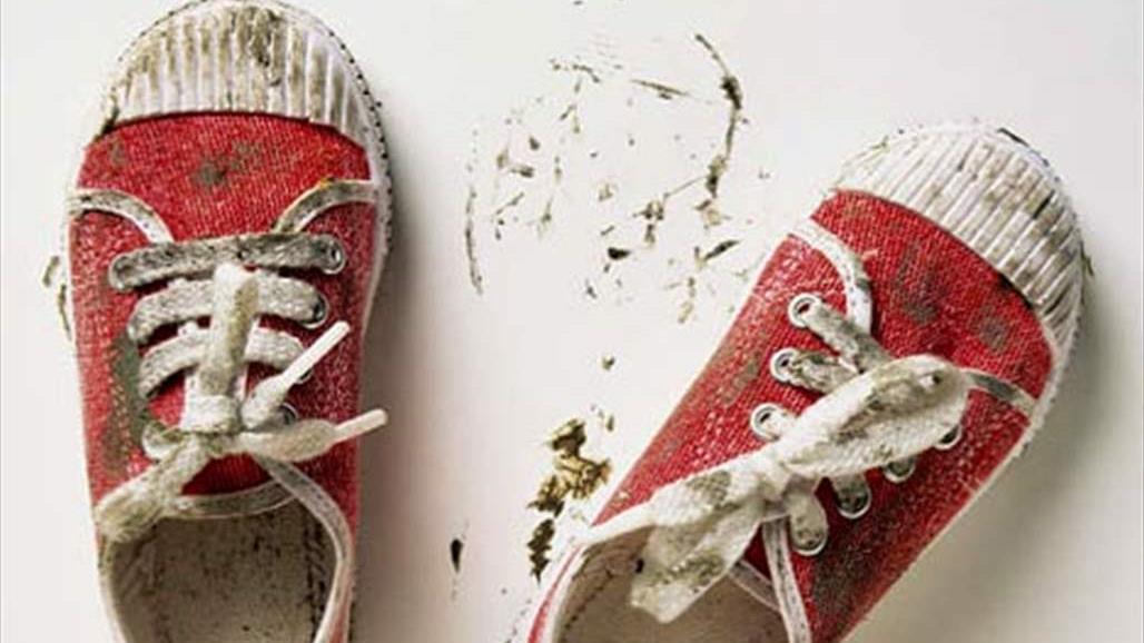 ارتدِ الأحذية القذرة في المنزل لتجنب الإصابة بهذا المرض!