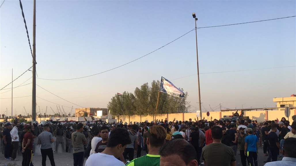 تجدد التظاهرات امام مبنى الحكومة المحلية في البصرة