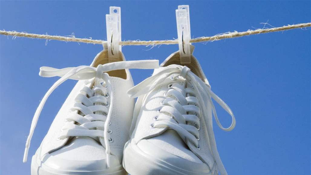 أفضل الطرق السحرية لتنظيف الأحذية البيضاء
