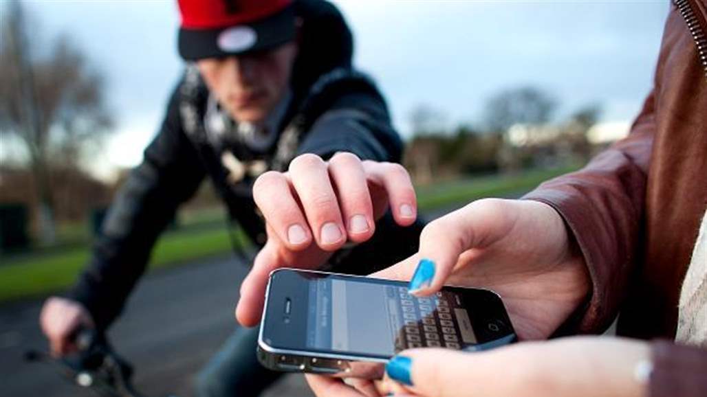 فيديو يوثق عملية سرقة هاتف بطريقة وحشية