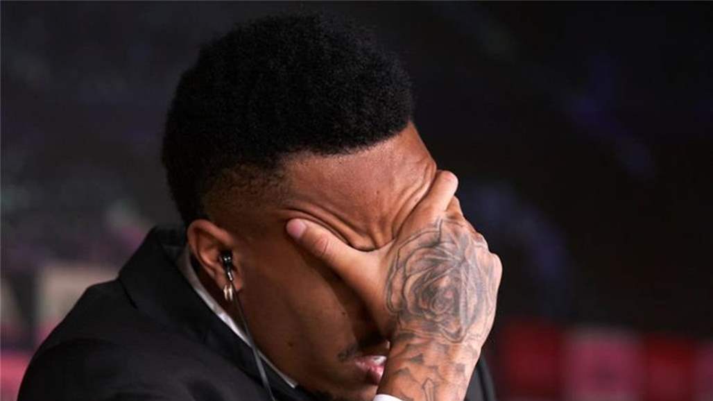 بالفيديو.. مدافع ريال مدريد الجديد يفاجئ الاعلام بتصرف غريب