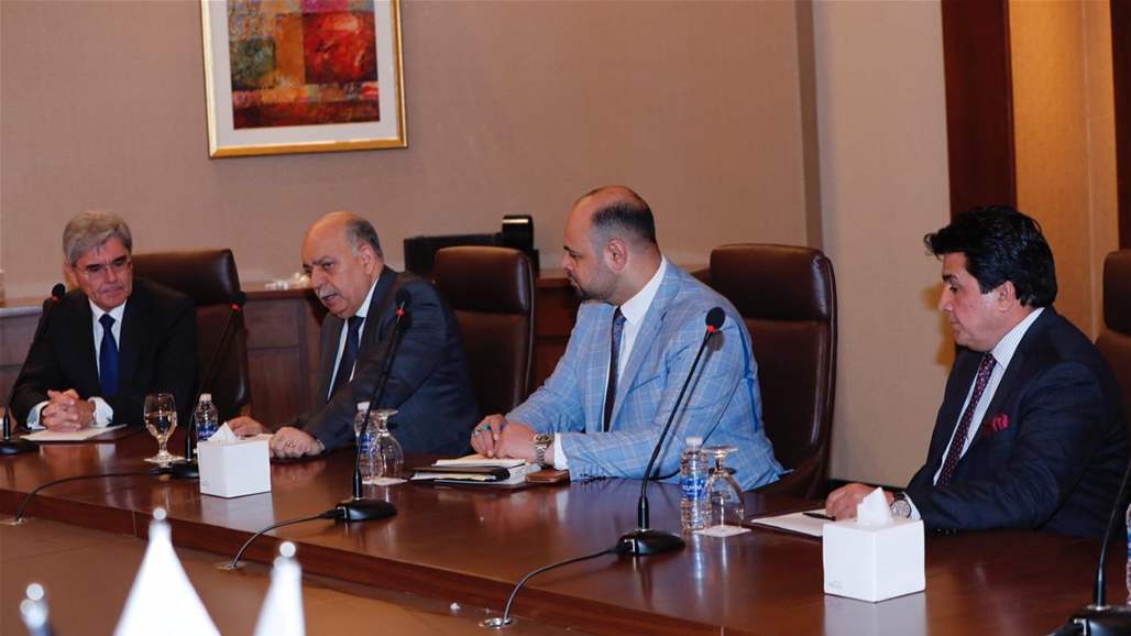 سيمنز: نعمل على وضع برنامج لتطوير الكهرباء بالعراق