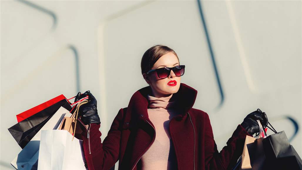 هل ارتداء الملابس المزيفة يعرضك حقاً للسجن؟