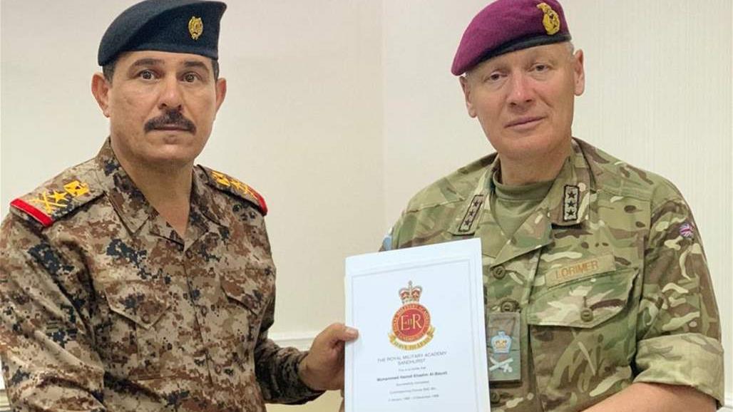 السكرتير الشخصي للقائد العام للقوات المسلحة يُمنح وسام اكاديمية ساندهيرست البريطانية