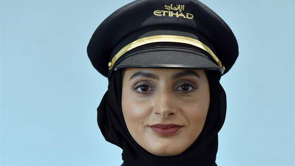 عائشة المنصوري أول إماراتية تقود أكبر طائرة في العالم... تعرف إليها!