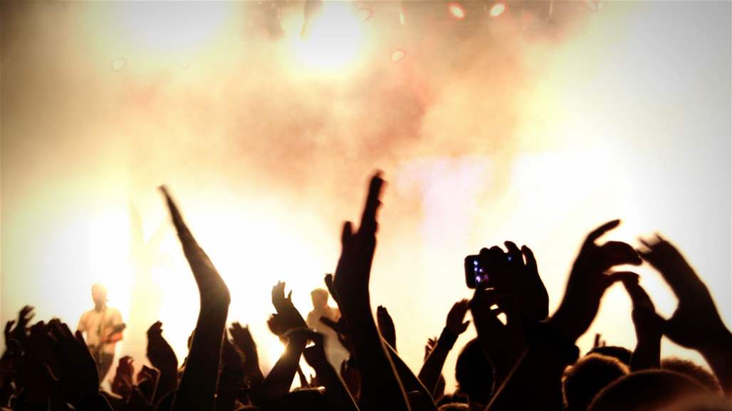 بالفيديو: مطرب مصري يصدم جمهوره بـ"التكبر"