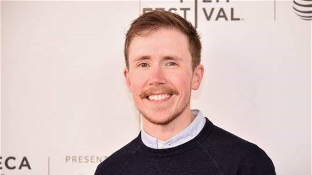 رجل يلد طفلا والقانون يعترف بأنه الوالدة... فهل يفقد هويته؟ (صور)