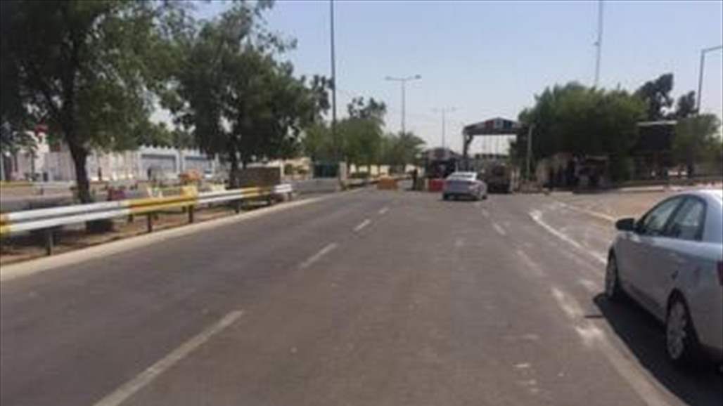 بعد اعلان افتتاحه.. مواطنون يتفاجئون باعادة غلق الطريق بين مطار بغداد وساحة عمان 