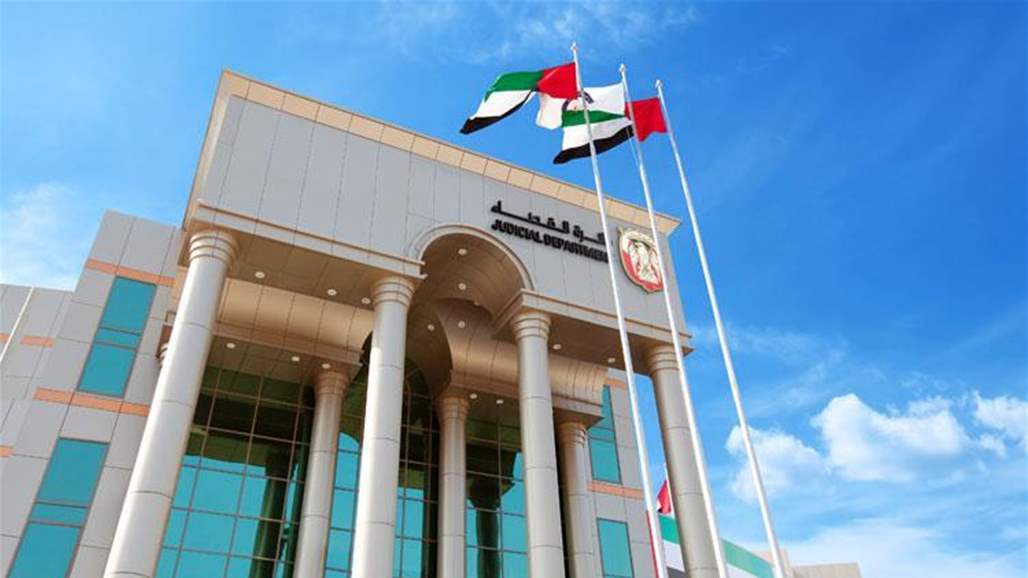 خليجي يتعاطى المخدرات مع 3 من أطفاله!