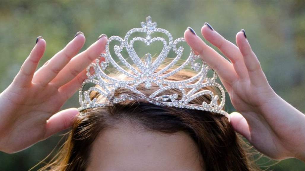 بسبب "الحجاب"... لقب ملكة جمال لم يعد لها!