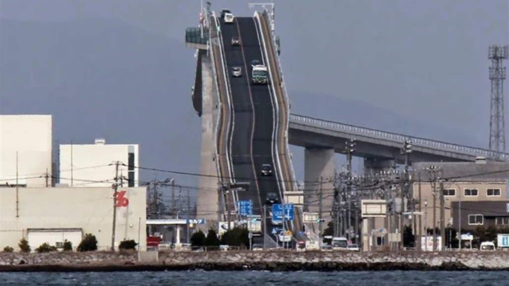 بالصور: الجسر الأكثر رعبًا في العالم أشبه بلعبة قطار الموت!