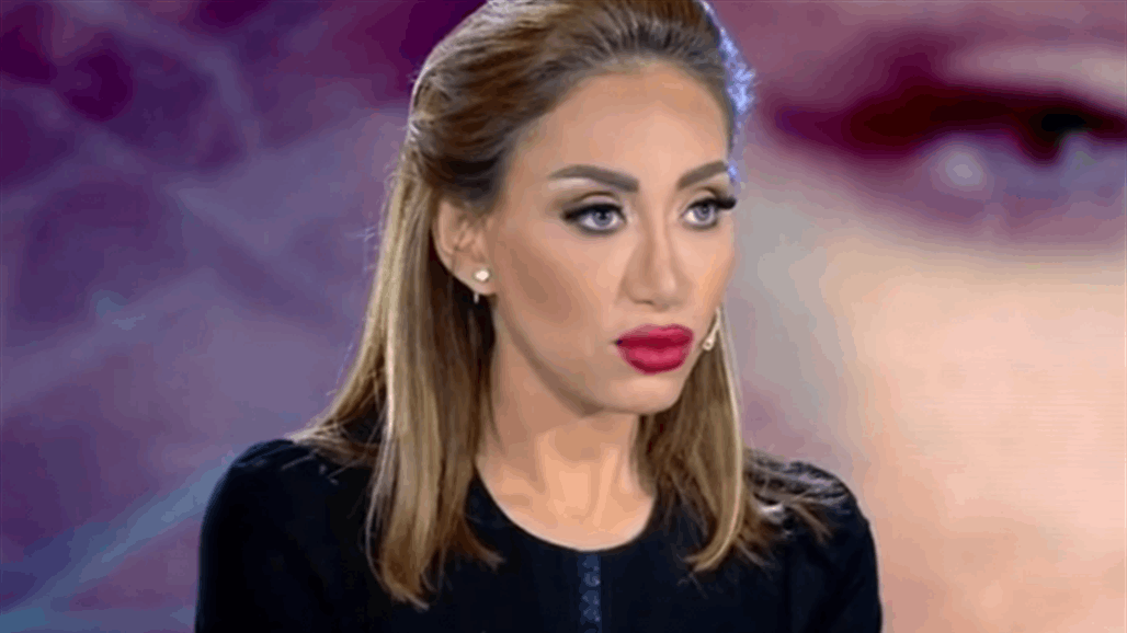 مذيعة مصرية تعود للأضواء "دون أذنين ونصف أنف"