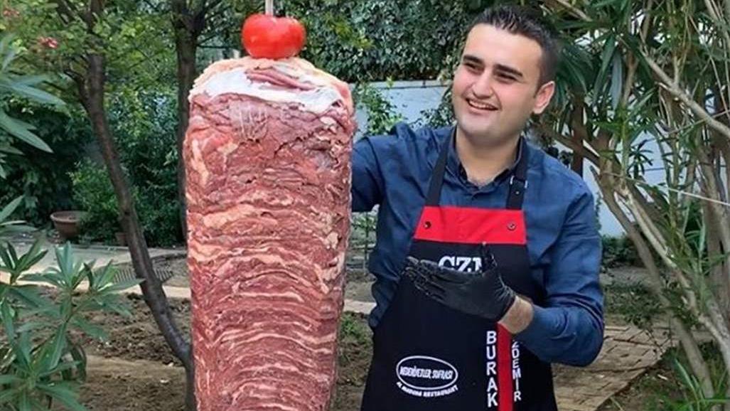 بالفيديو: أكبر ساندويش شاورما... لن تتصوروا حجمه والمكونات بداخله!