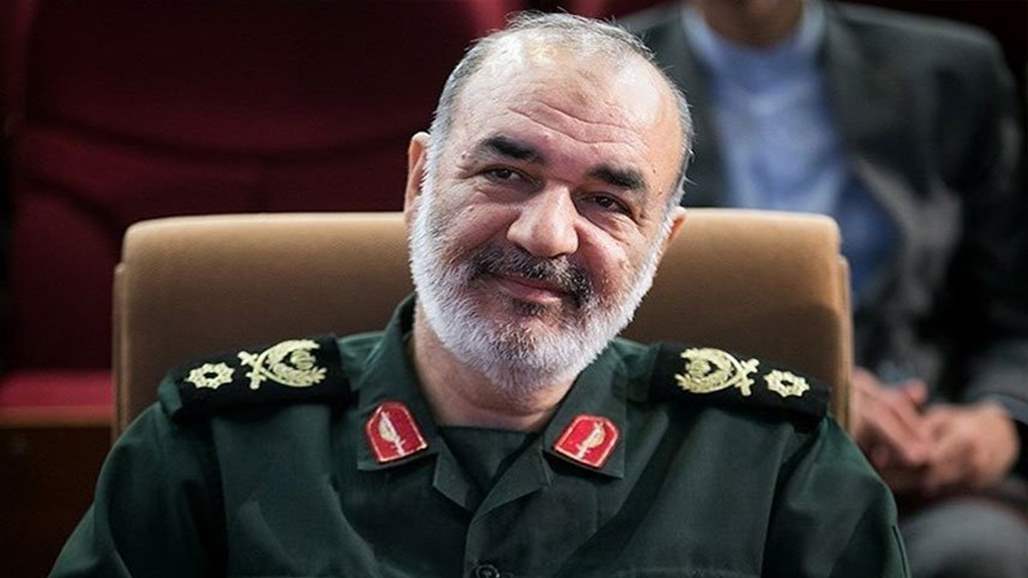  ركاب طائرة مدنية يتافجؤون بقائد الحرس الثوري 