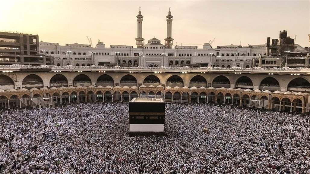 السعودية تمنع 10 آلاف شخص من أداء فريضة الحج