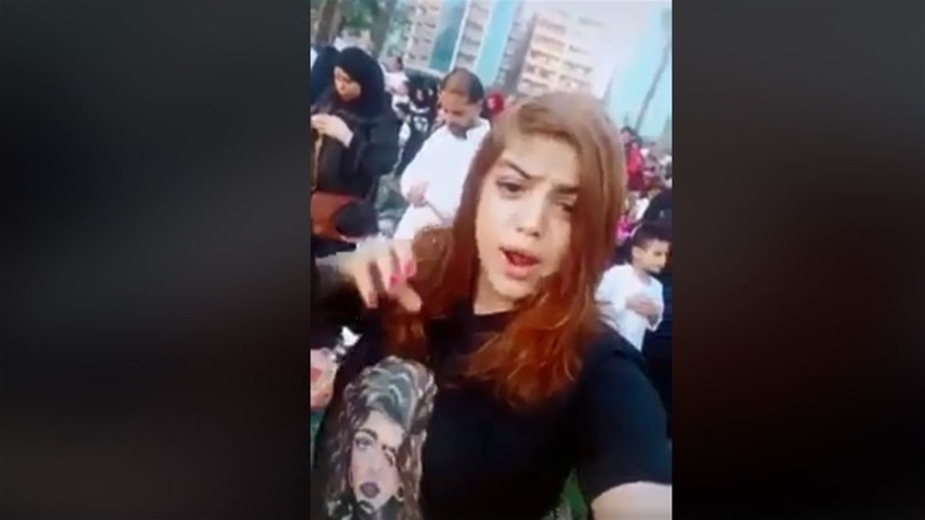 فيديو صادم: فتاة مصرية تثير الجدل بغنائها أثناء صلاة عيد الأضحى