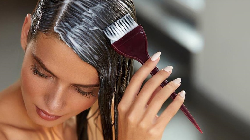 تعلمي هذه الطرق السهلة لإزالة آثار الصبغة عن الوجه والملابس