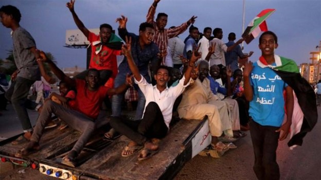 السودان يحتفل بمحاكمة "الديكتاتور المسن" بعد اتفاق تاريخي
