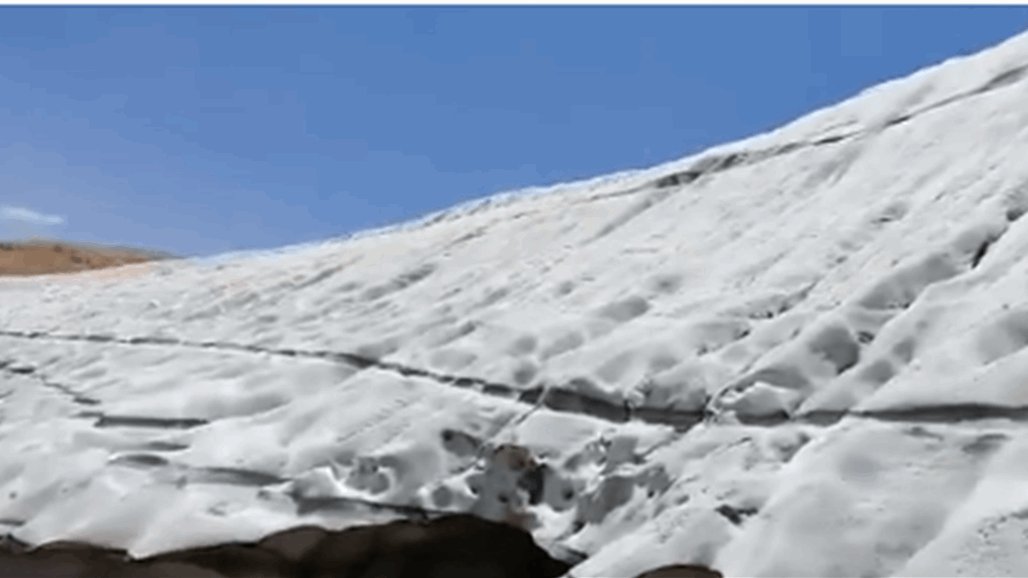  بالفيديو.. الثلوج تغطي قمم لبنان رغم موجات الحر 