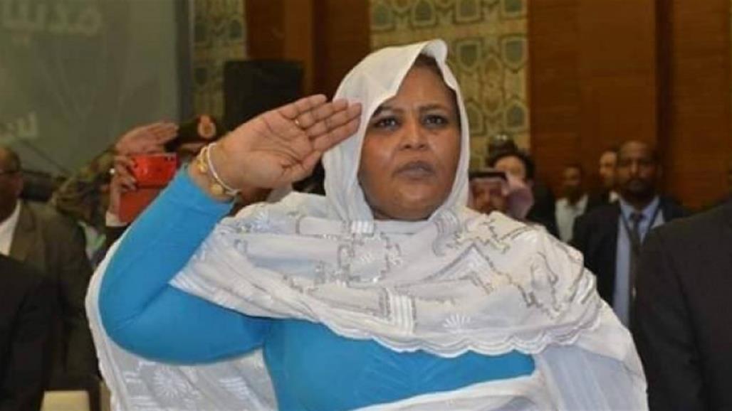  صورة لابنة الصادق المهدي تثير جدلا في السودان 