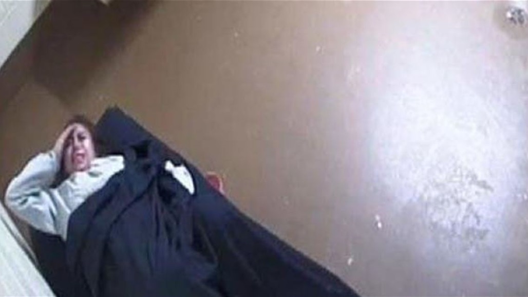 شاهد... سجينة تنجب طفلها داخل الزنزانة!