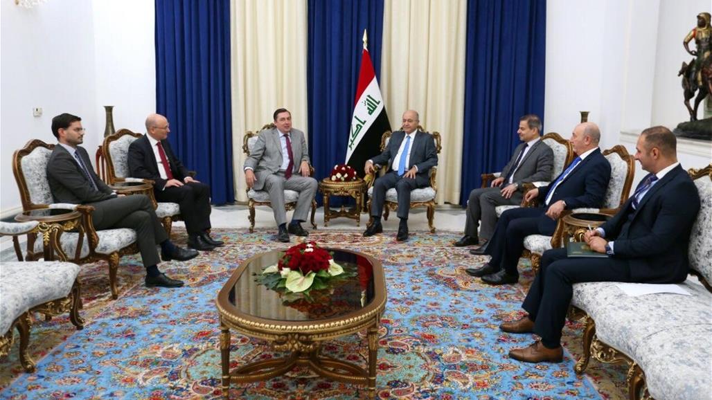 رئيس الجمهورية يؤكد لمندوبي ثلاث دول ابتعاد العراق عن سياسة المحاور