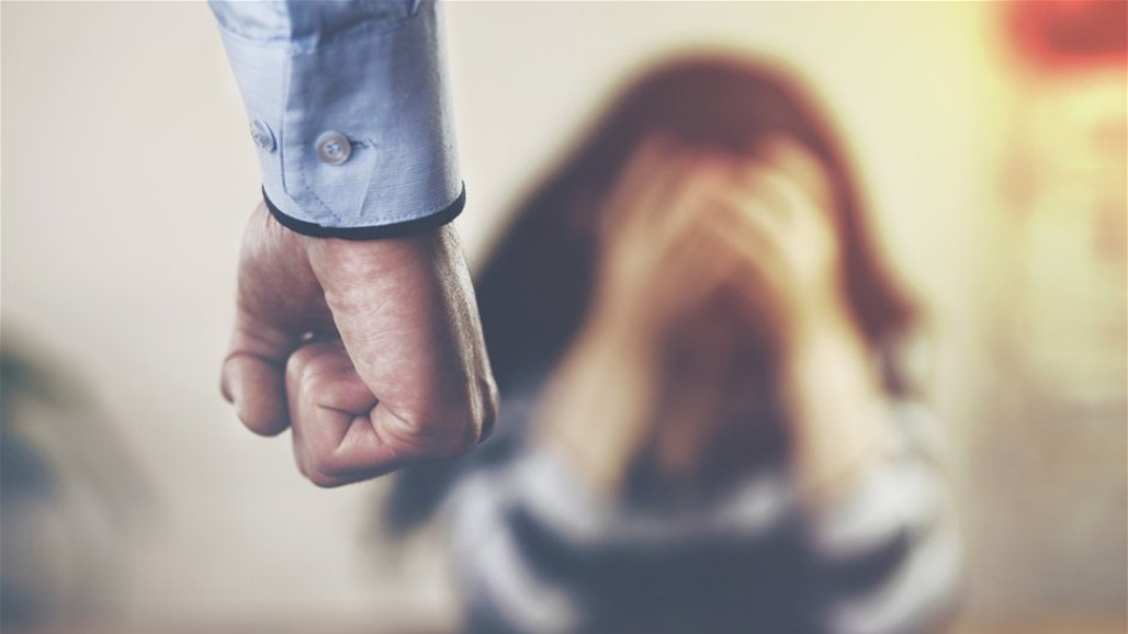 فنان عربي: "من لا يضرب زوجته ليس رجلا"