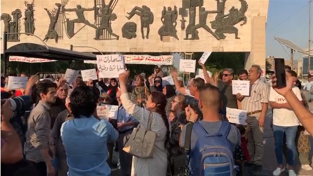 بهتافات "حسين ثورة وهاي ثورة".. انطلاق تظاهرات لحملة الشهادات العليا في التحرير