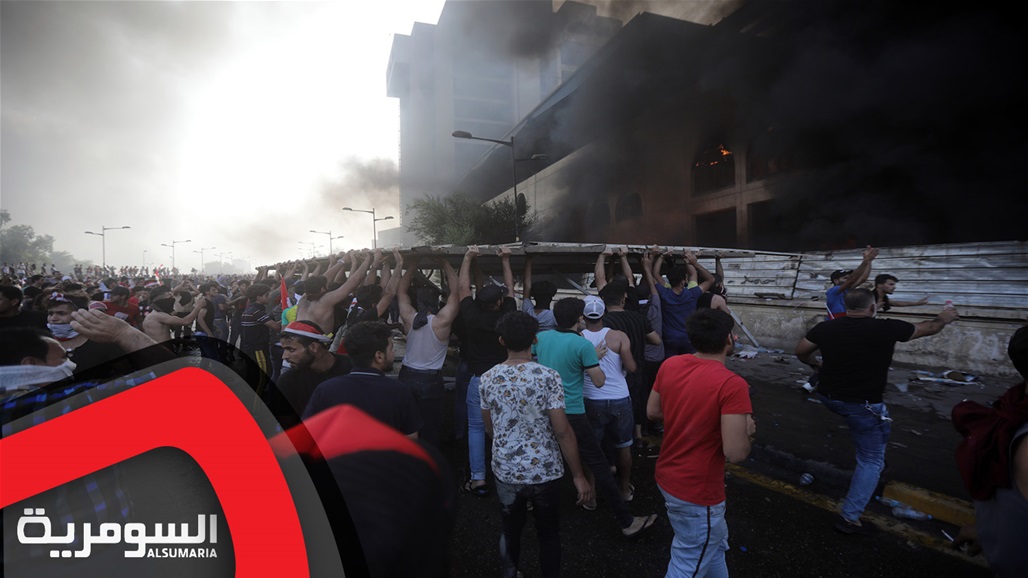 اشتباكات بين المتظاهرين والقوات الامنية في قضاء الرفاعي