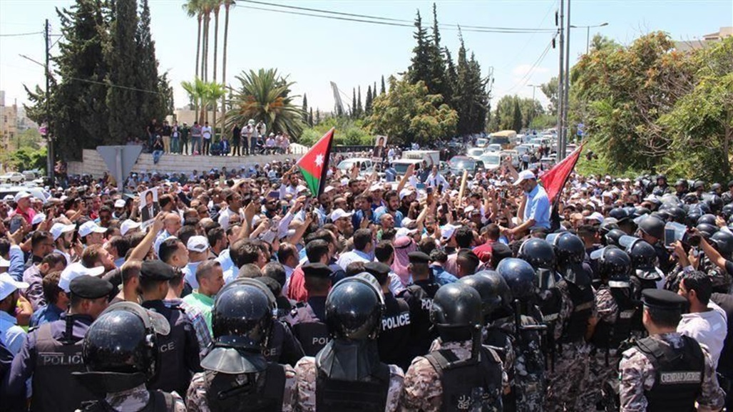نقابة المعلمين في الاردن تعلق الإضراب المفتوح