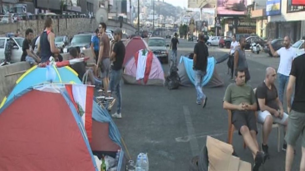 الهدوء يعود إلى وسط بيروت ومتظاهرون ينصبون الخيم في "ذوق مكايل"