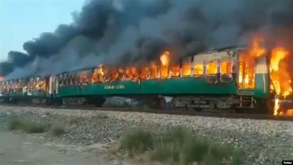 بالفيديو: حريق قطار في باكستان يتسبب بخسائر بشرية ومادية... والسبب؟