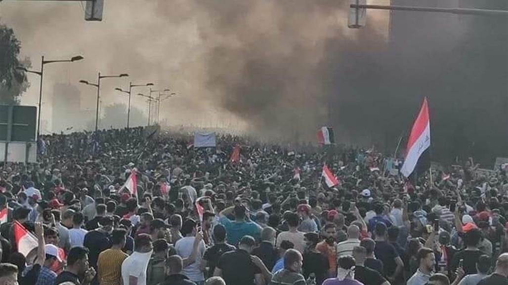 ناشطون يتناقلون صوراً لنفوق طيور في ساحة التحرير بسبب الغازات 