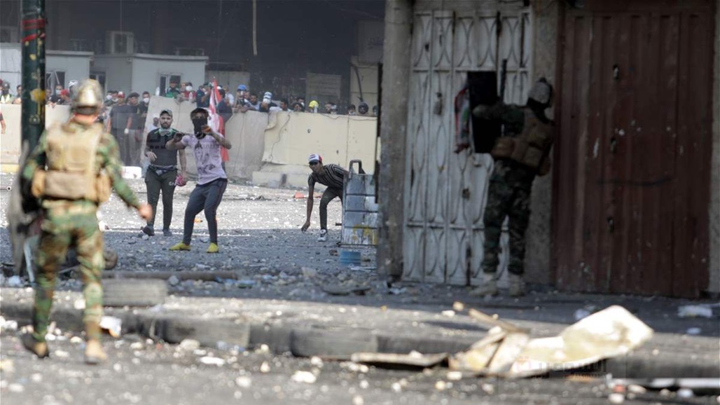 اصابة ضابط واربعة منتسبين بالقوات الامنية اثر قنبلة مولتوف في ساحة الخلاني