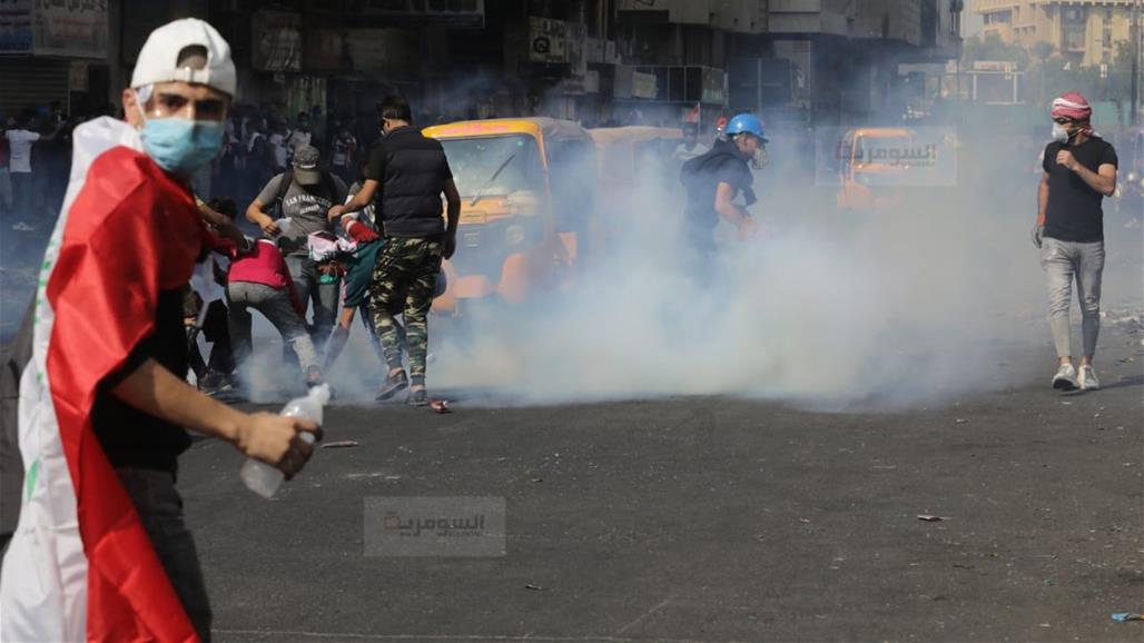 متظاهرون وقنابل دخانية في بغداد "صور"