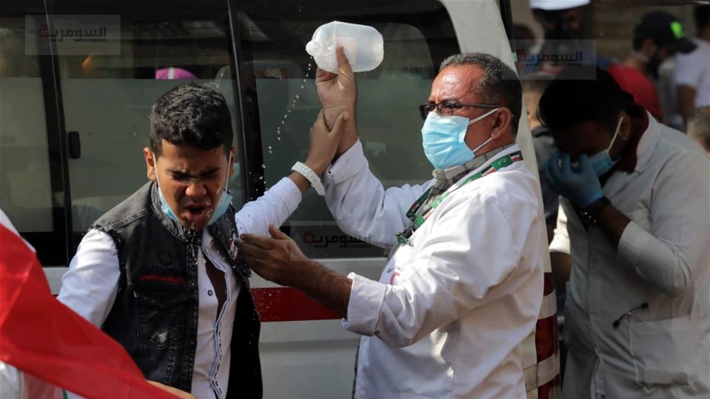 حالات اختناق بين المتظاهرين باطلاق القنابل الدخانية في الخلاني 