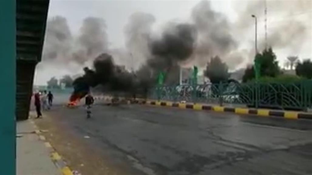 بالصور.. حرق اطارات في شارع نجف - كوفة 