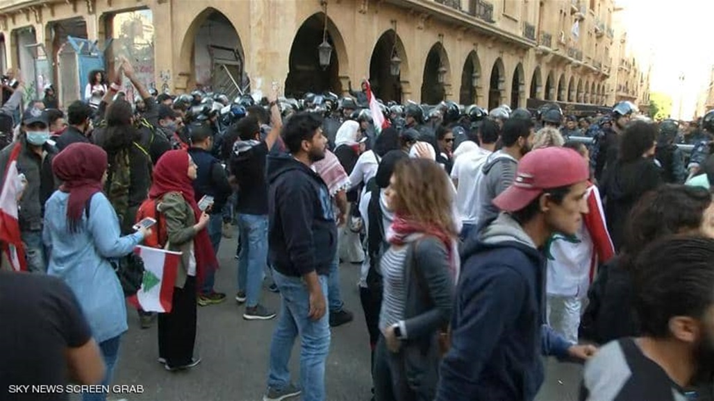 المحتجون في لبنان يمنعون انعقاد جلسة البرلمان