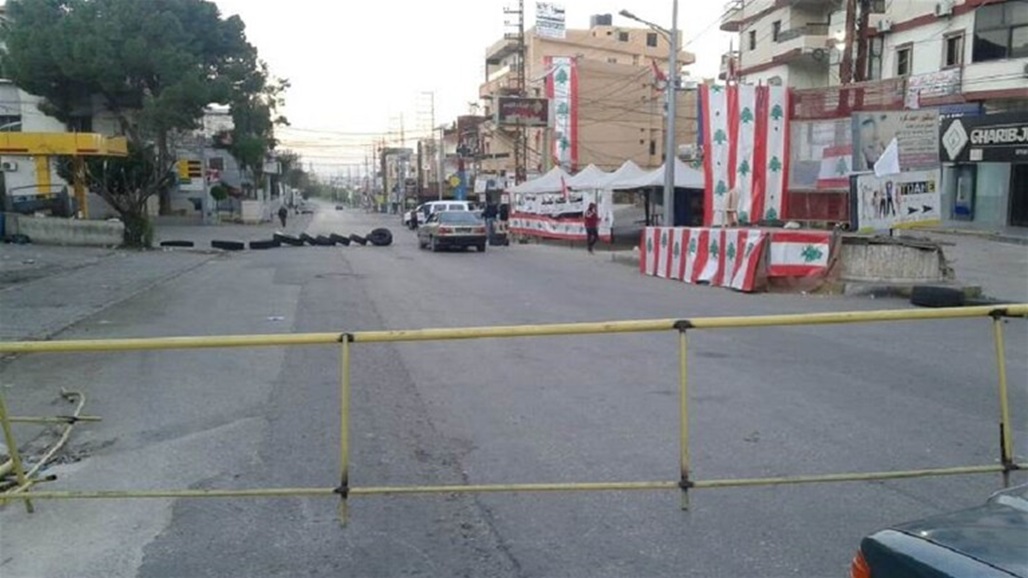 محتجون يقطعون الشوارع اعتراضا على تكليف دياب بتشكيل الحكومة اللبنانية الجديدة