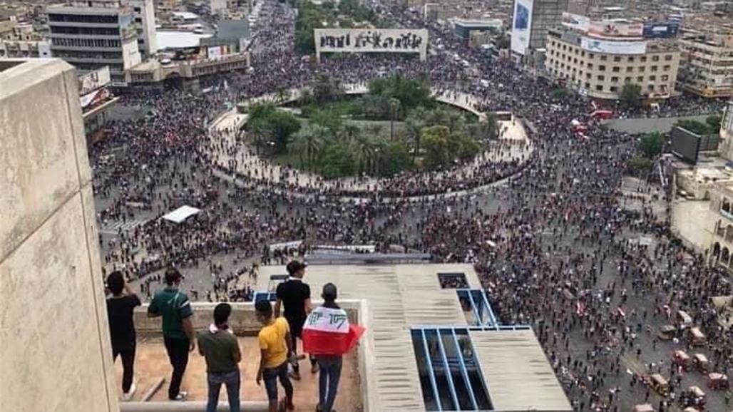 اهالي بغداد يتوافدون الى ساحة التحرير بعد خطبة الجمعة 
