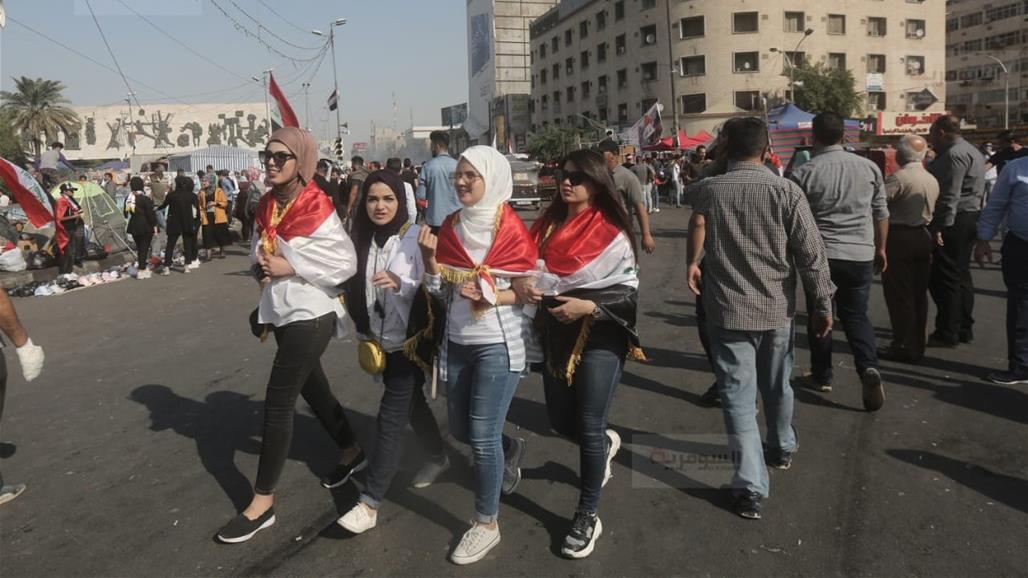 توافد مئات الطلبة الى ساحة التحرير في بغداد