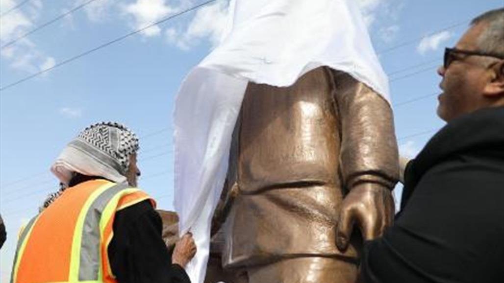 بالصور.. النجف تخلد مهندس النظافة ابو حيدر بنصب تذكاري  